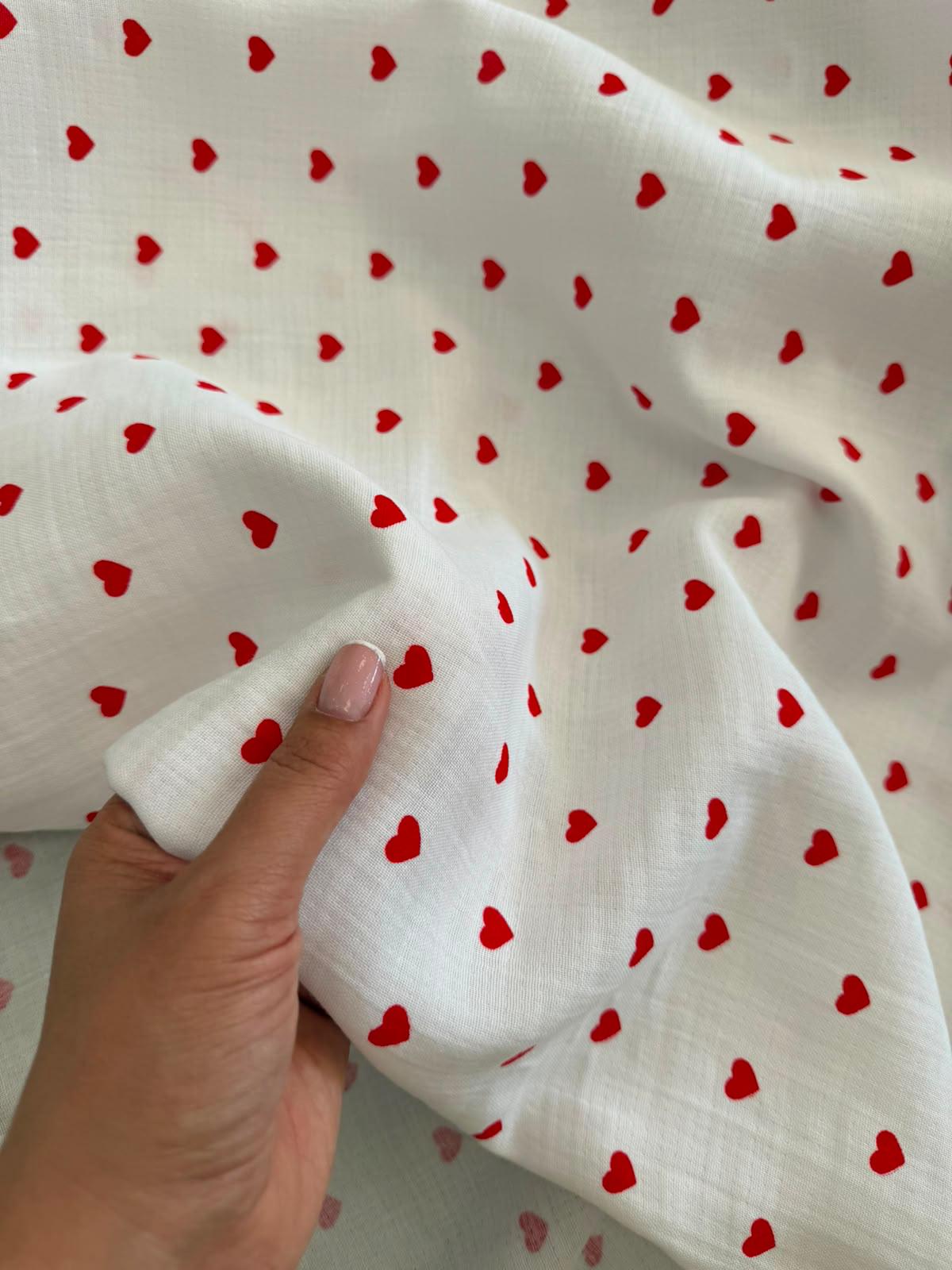 Müslin kumaş; yumuşak, hafif ve nefes alabilen dokusuyla bebek ve çocuk giyim, elbise, gömlek, şort, örtü, kundak, battaniye, havlu, bornoz ve çeşitli tekstil ürünlerinin üretiminde kullanıma uygundur.