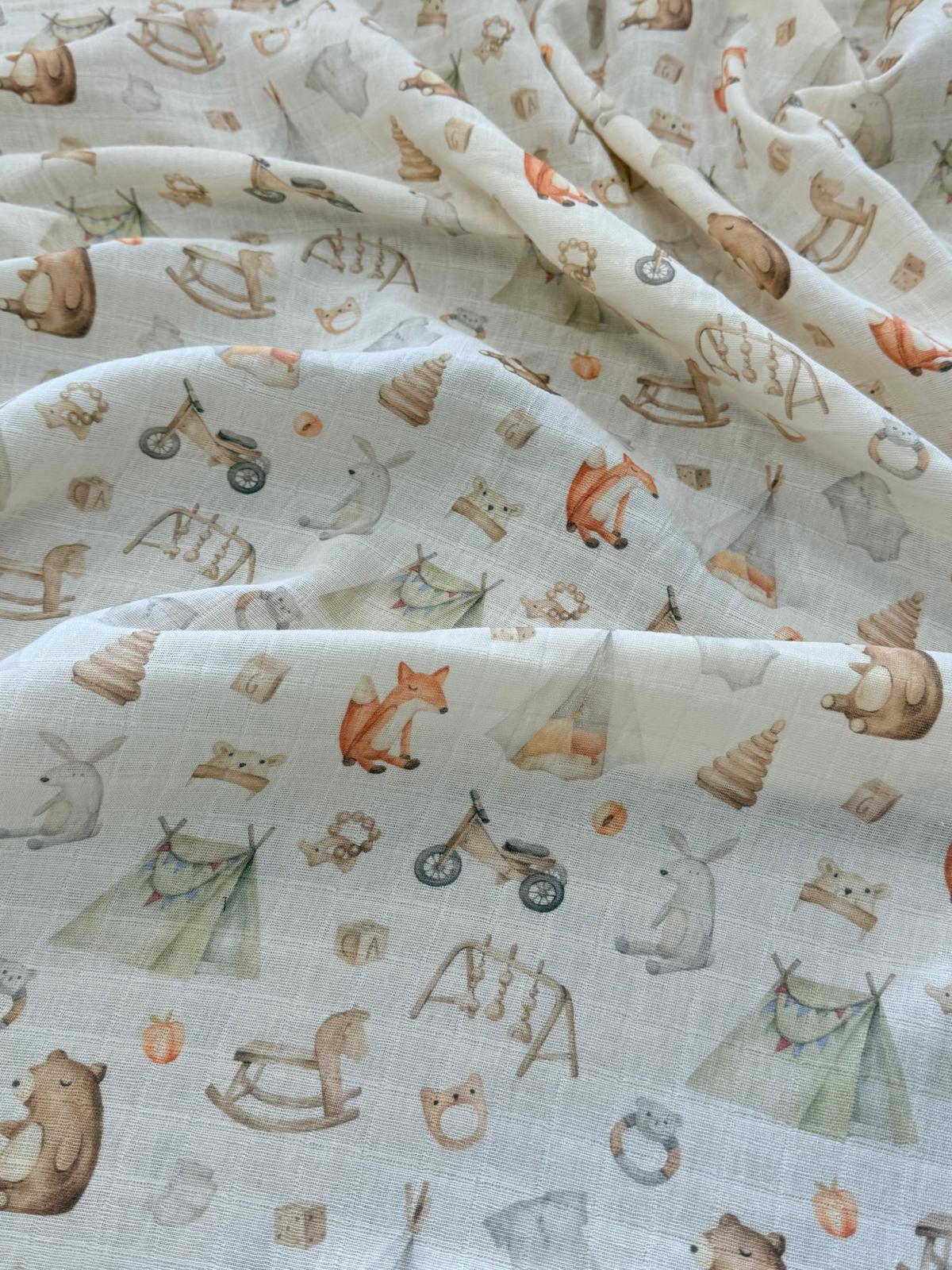 Kare baskılı müslin kumaş; yumuşak, hafif ve nefes alabilen dokusuyla bebek ve çocuk giyim, elbise, gömlek, şort, örtü, kundak, battaniye, havlu, bornoz ve çeşitli tekstil ürünlerinin üretiminde kullanıma uygundur.