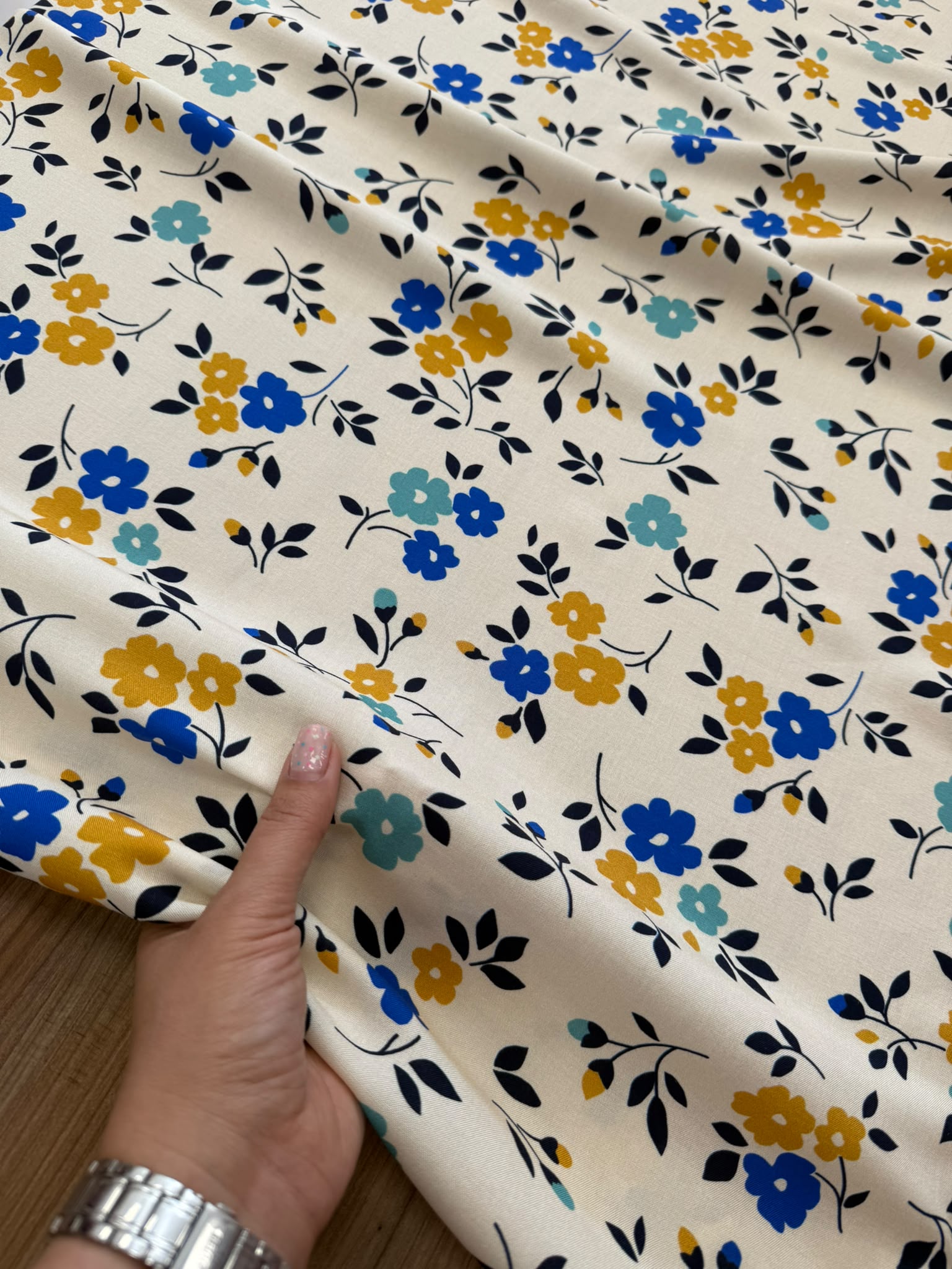 %100 Viscose Baskılı Viskon Kumaş | Hafif, Dökümlü ve Nefes Alan.