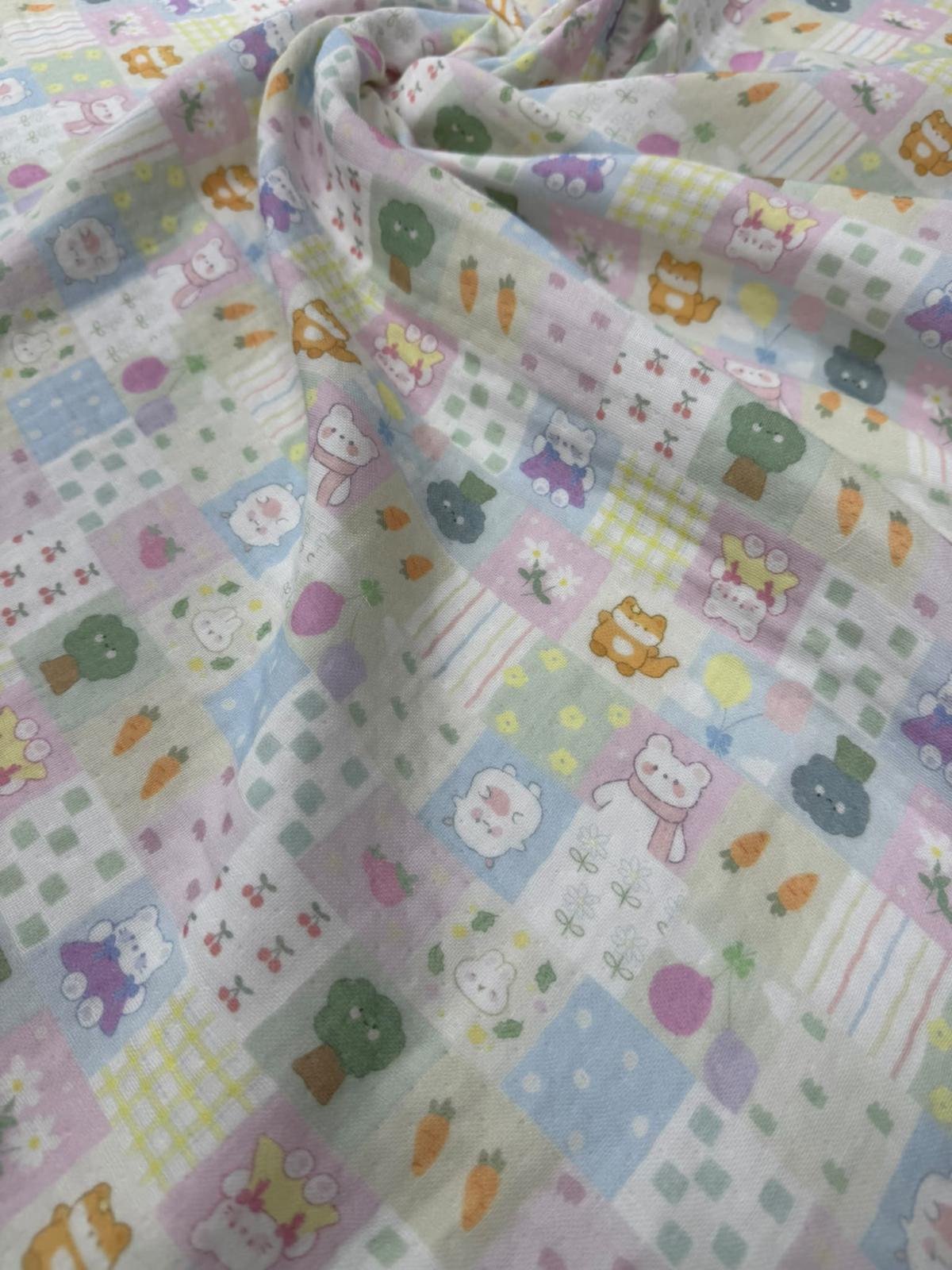 180gr 160cm en 4 kat müslin kumaş; yumuşak, nefes alabilen, yüksek emiciliğe sahip ve doğal dokulu yapısıyla bebek ve çocuk giyim, havlu, bornoz, battaniye, örtü, kundak, pike, nevresim, ev tekstili ve çeşitli tekstil ürünlerinin üretiminde kullanıma uygun, konforlu ve çok yönlü bir kumaştır.