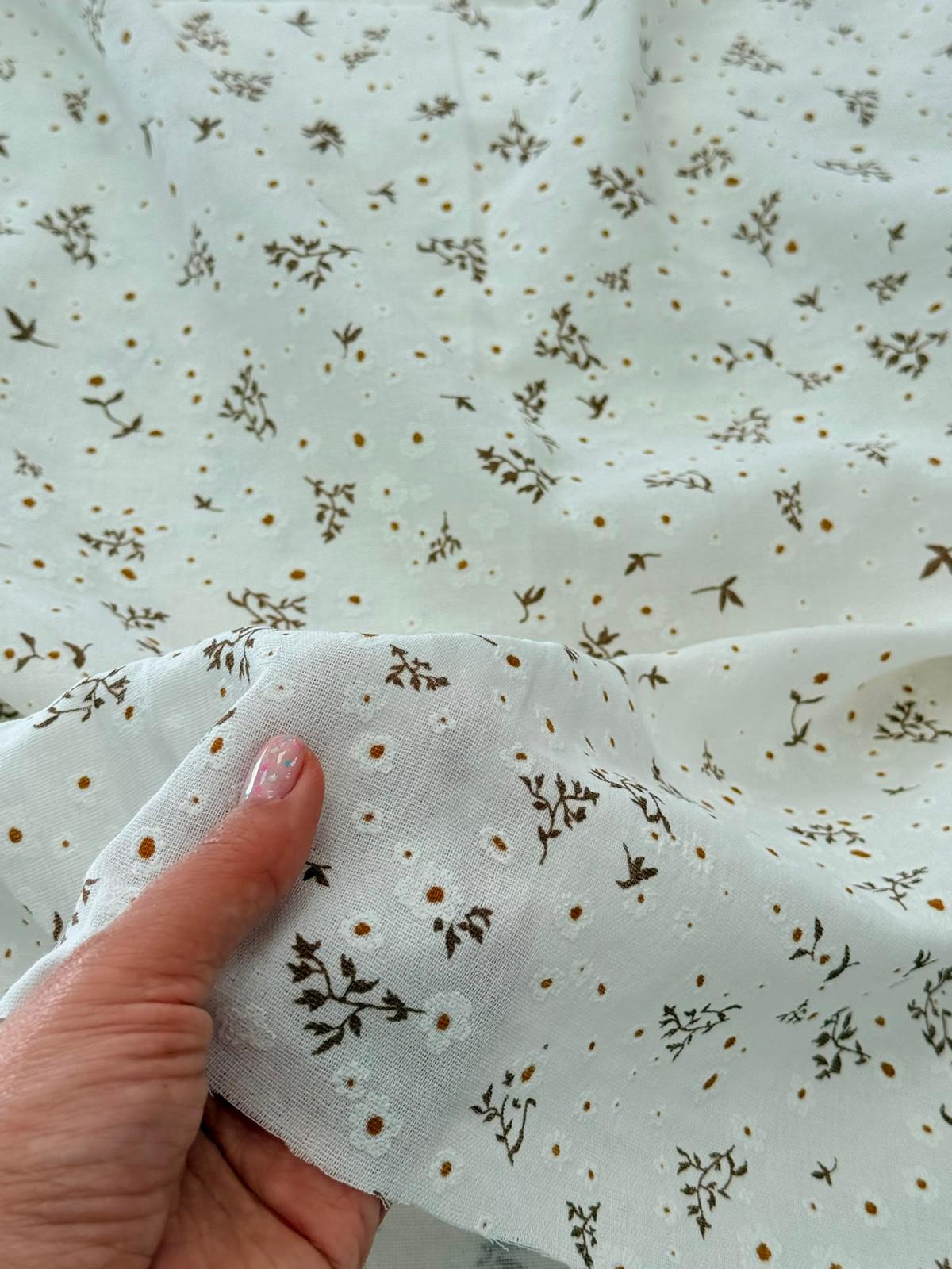 Müslin kumaş; yumuşak, hafif ve nefes alabilen dokusuyla bebek ve çocuk giyim, elbise, gömlek, şort, örtü, kundak, battaniye, havlu, bornoz ve çeşitli tekstil ürünlerinin üretiminde kullanıma uygundur.