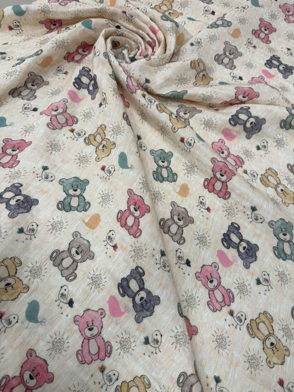 180gr 160cm en 4 kat müslin kumaş; yumuşak, nefes alabilen, yüksek emiciliğe sahip ve doğal dokulu yapısıyla bebek ve çocuk giyim, havlu, bornoz, battaniye, örtü, kundak, pike, nevresim, ev tekstili ve çeşitli tekstil ürünlerinin üretiminde kullanıma uygun, konforlu ve çok yönlü bir kumaştır.